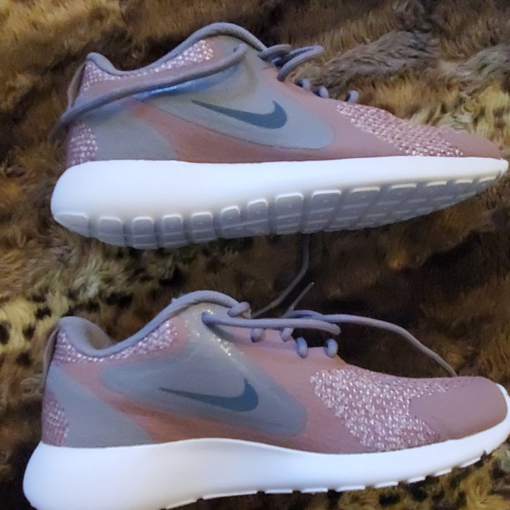 Nike Sneakers. Women's Size 6. New never worn